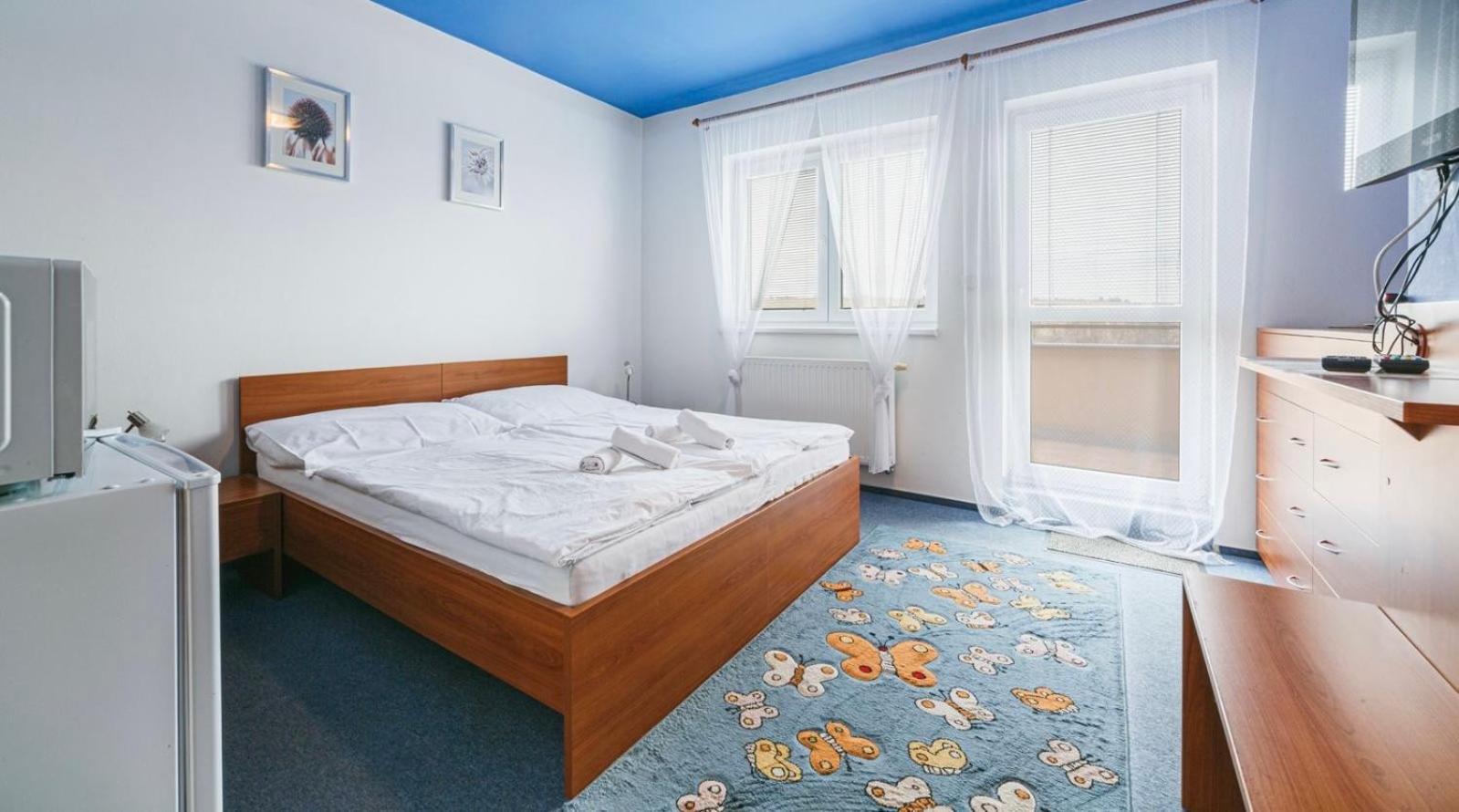 Apartmany, Penzion, Wellness U Zlate Rybky Vyskov Exterior photo