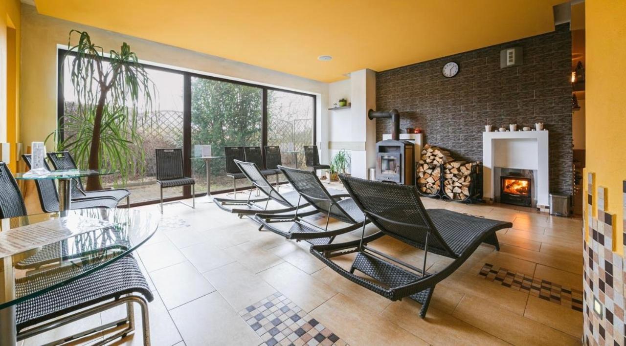 Apartmany, Penzion, Wellness U Zlate Rybky Vyskov Exterior photo